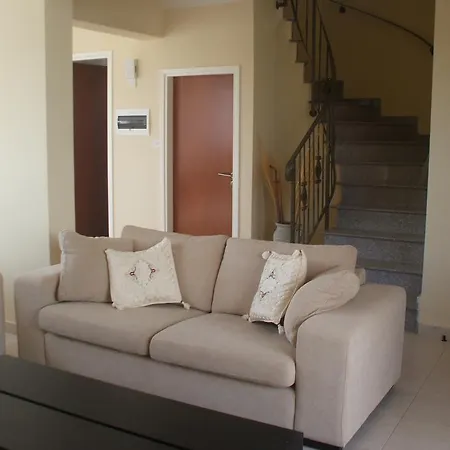 15 Chara Cynthiana Villa