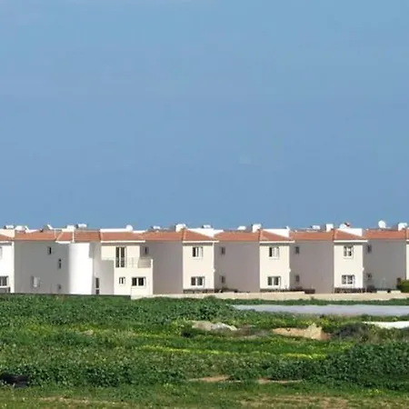 15 Chara Cynthiana Paralimni