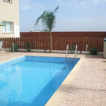 15 Chara Cynthiana باراليمني